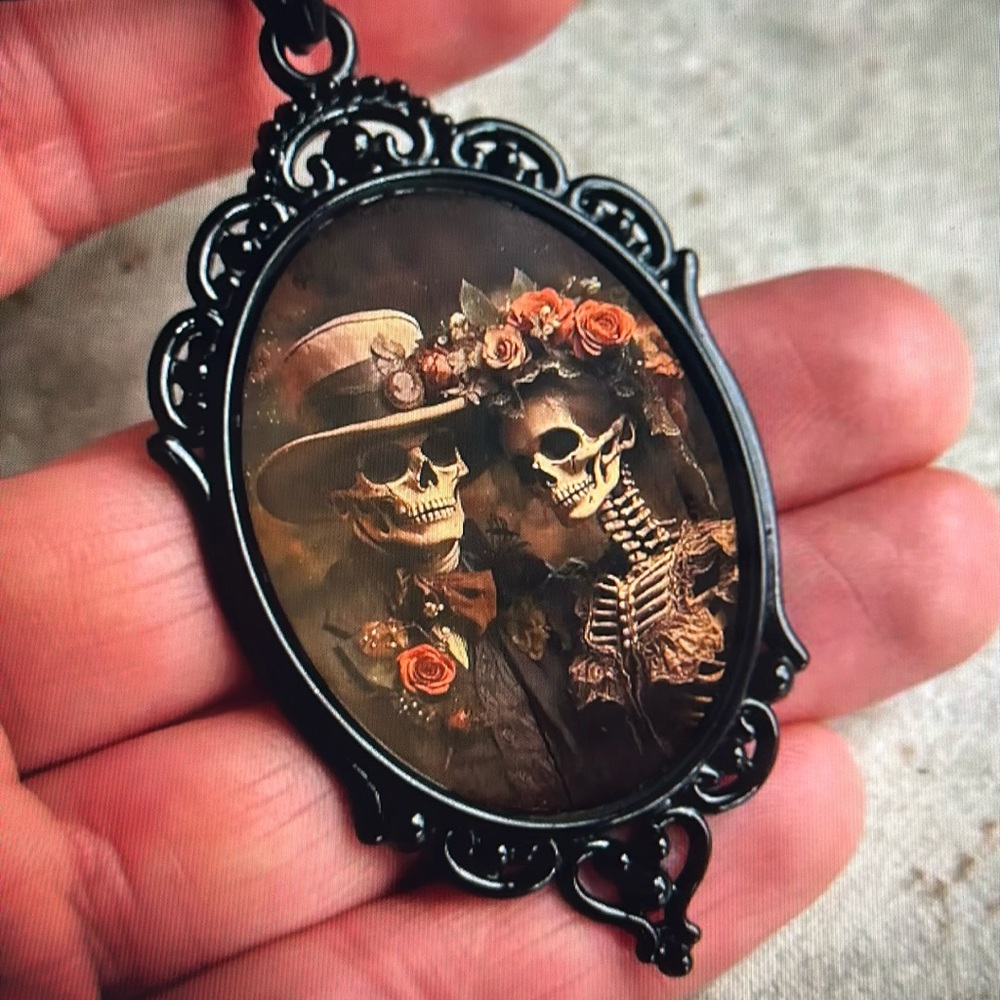 Skull couple necklace
